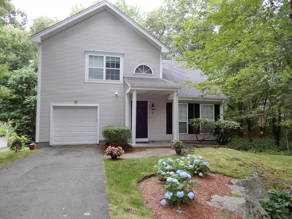 5 Bradshaw Ln, Foxboro