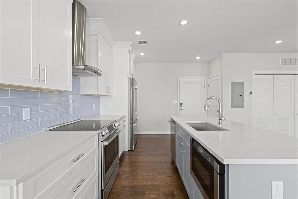 267 Old Colony Ave, South Boston