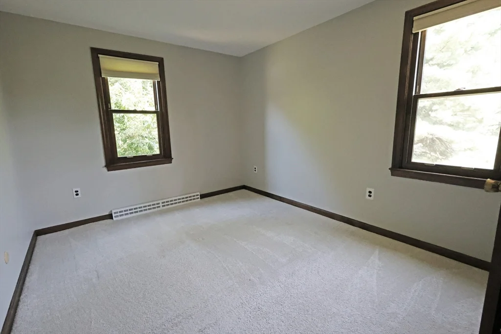 17 Fairview Dr, Westford