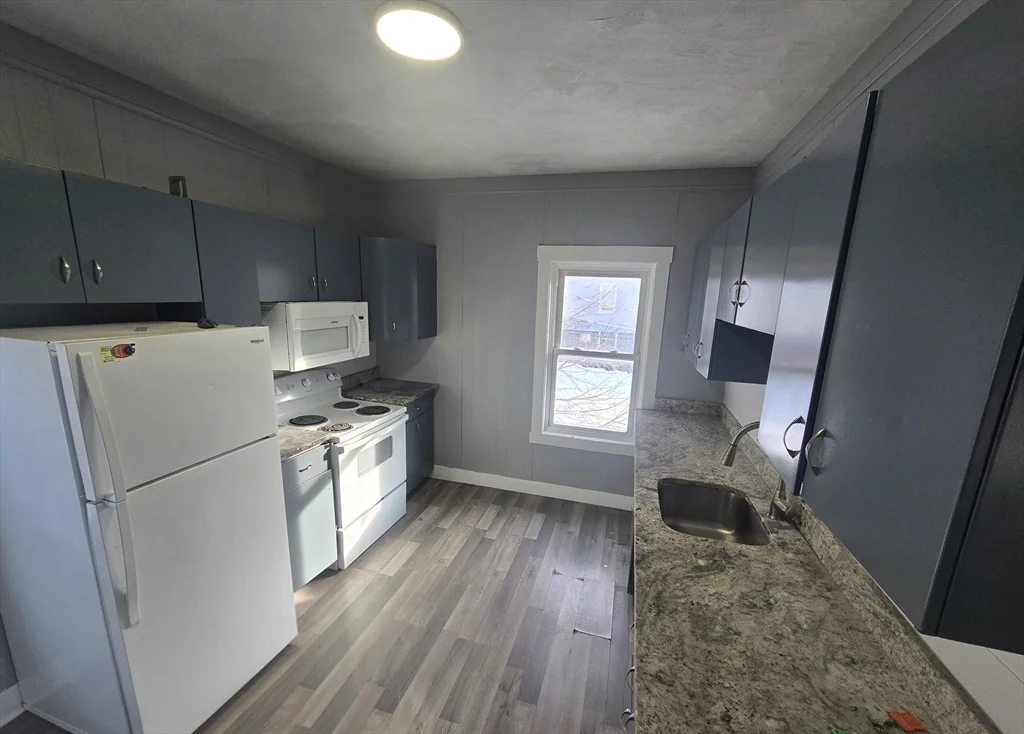 351 Tecumseh St, Fall River