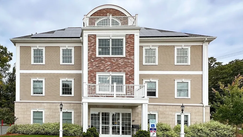 131 Cambridge St, Burlington