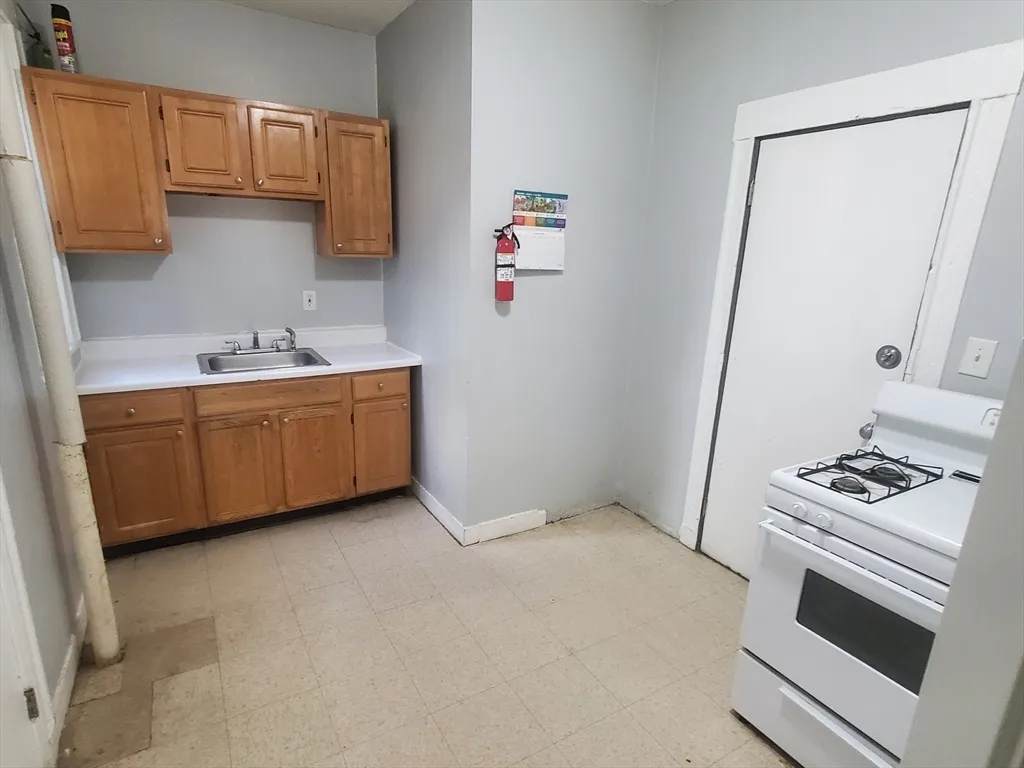 76 Walnut Park, Roxbury