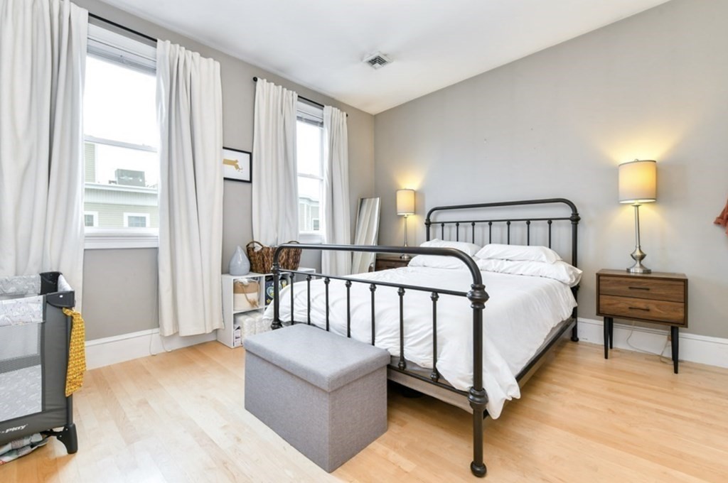 137-139 D St, South Boston