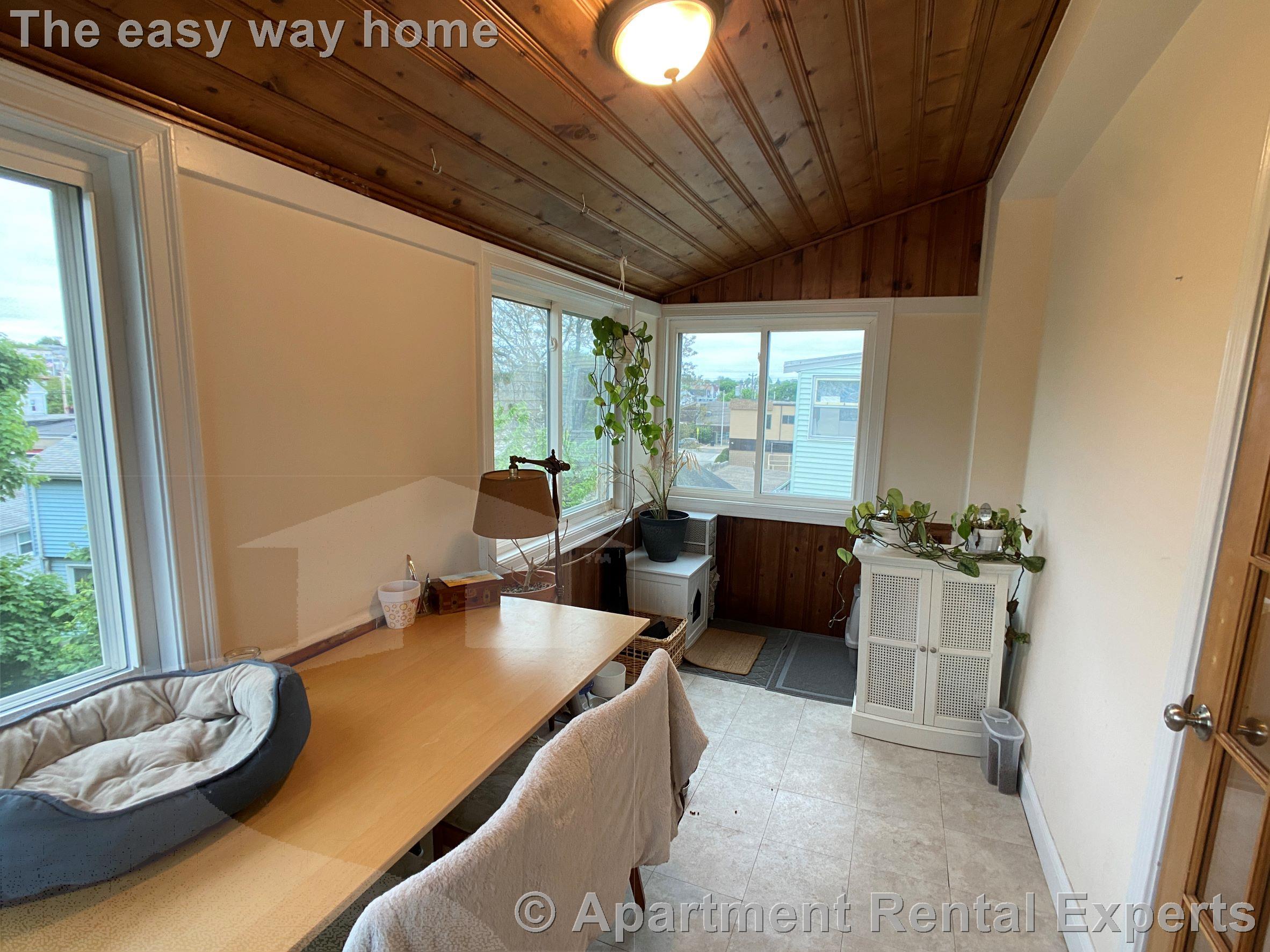 23 Willard Ave, Tufts