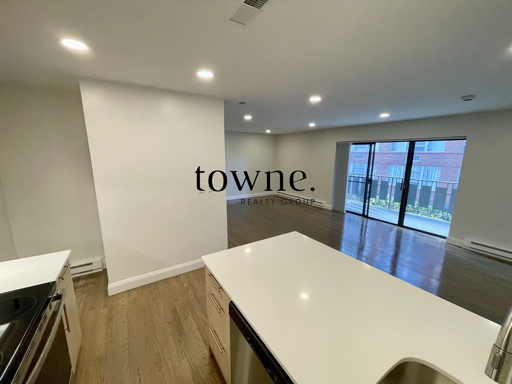 320 Hammond Pond Pkwa, Chestnut Hill