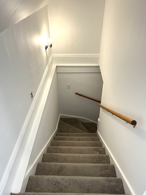 1 Valley Rd, Swampscott