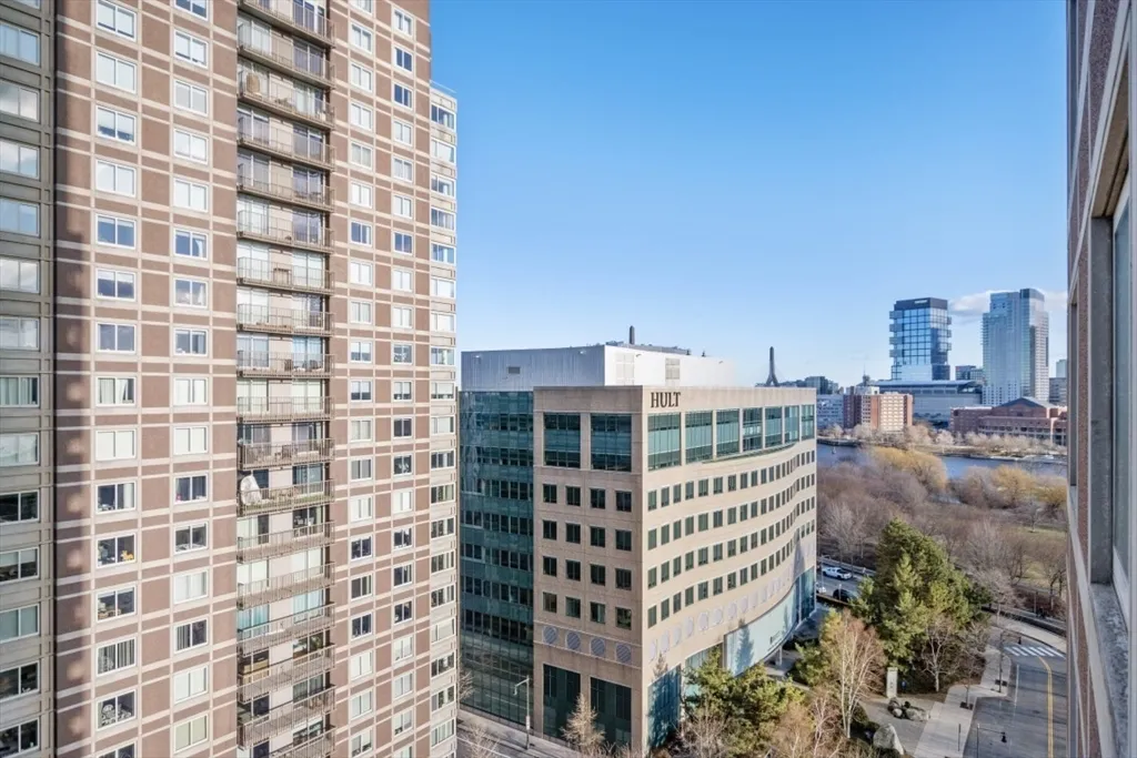 8 Museum Way, East Cambridge