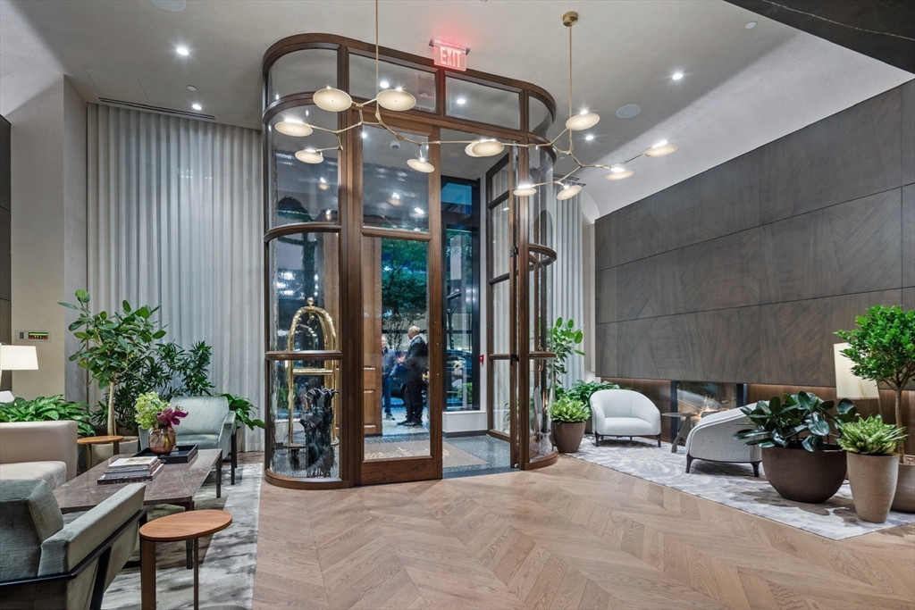 40 Trinity Pl, Back Bay