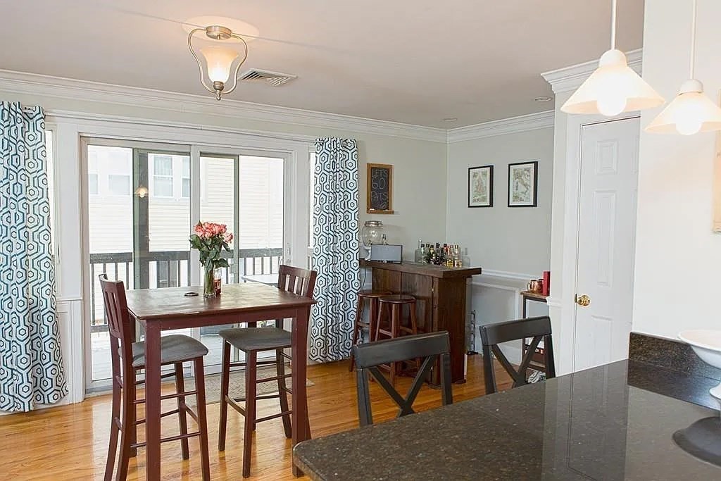 159 W 6th St, South Boston