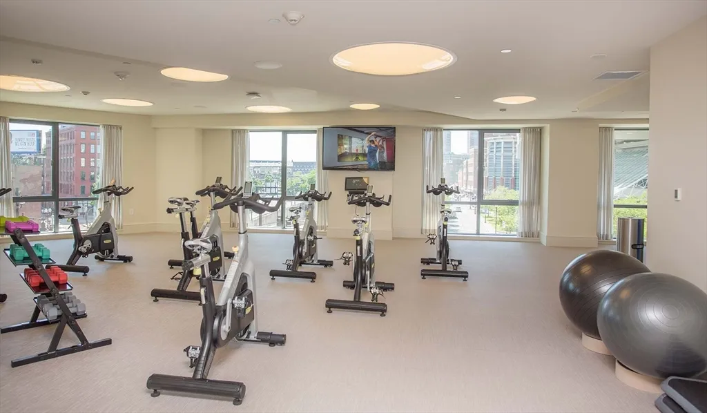 1 Canal St, West End