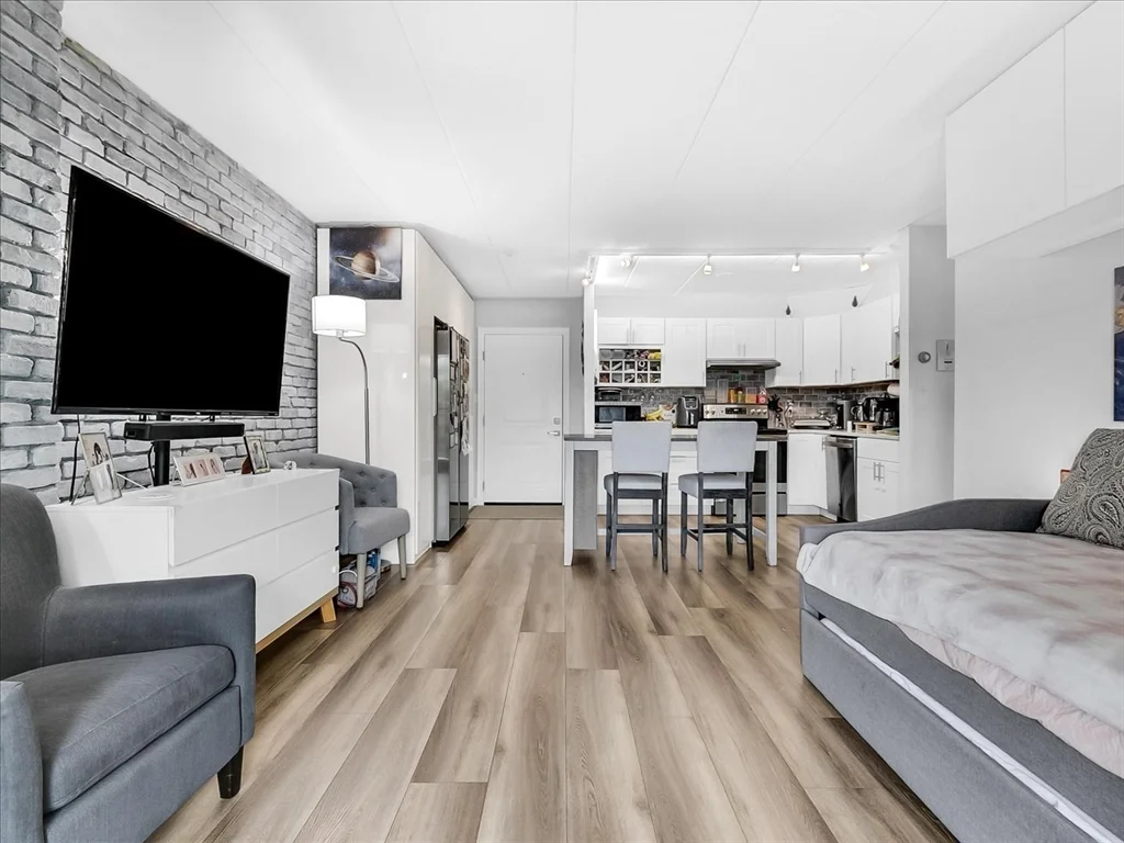 995 Massachusetts Ave, Arlington