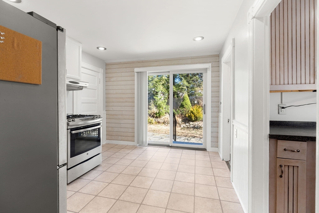 3 Clifford Ave, Beverly