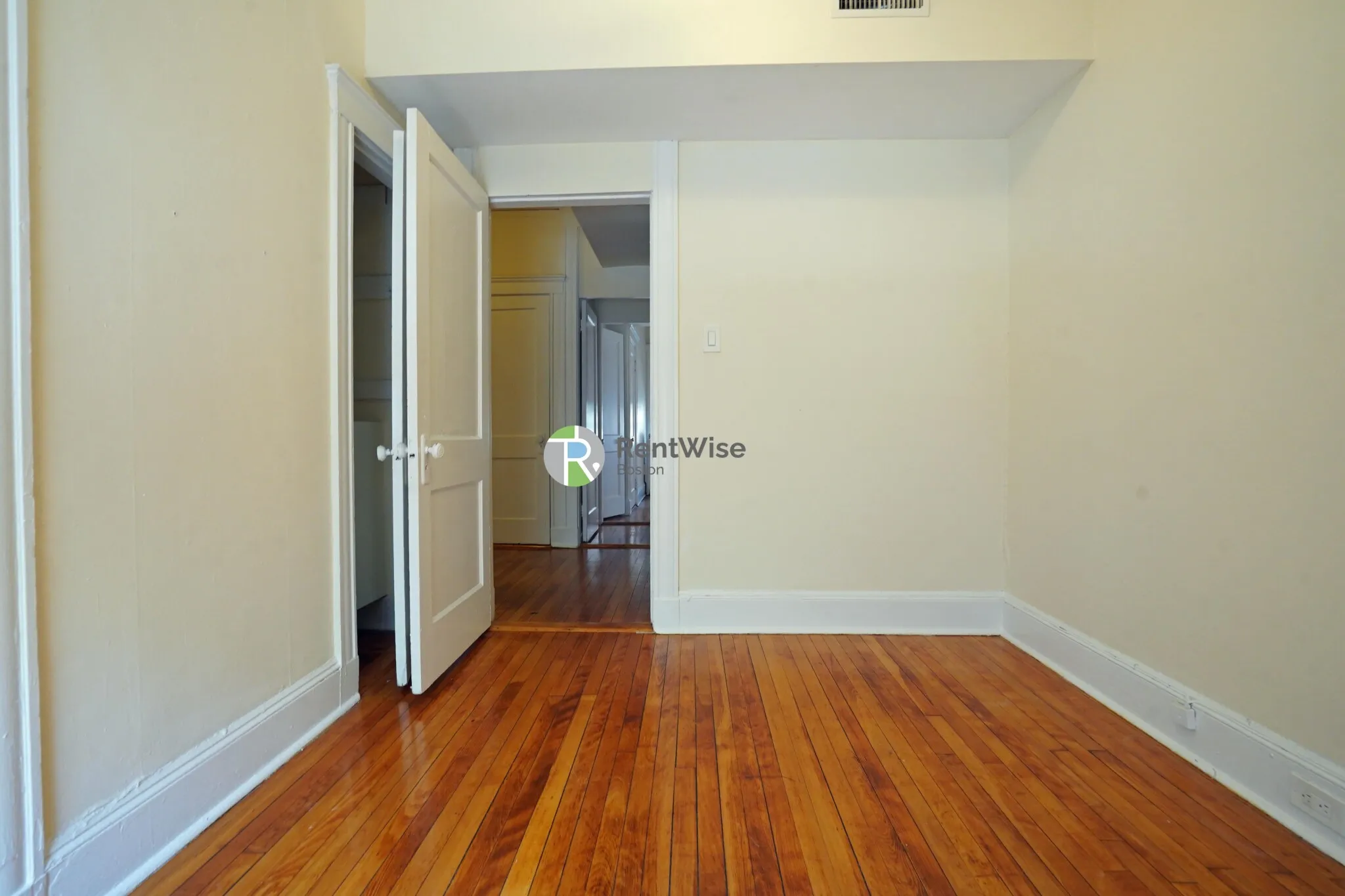 24 Hamilton Rd, North Brookline