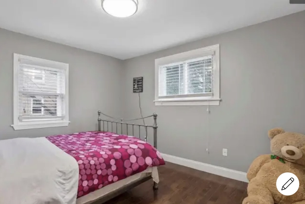 66 Bolton St, South Boston