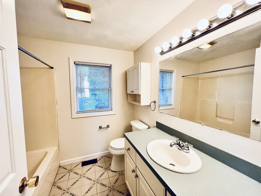 118 Wyoming Ave, Oak Grove