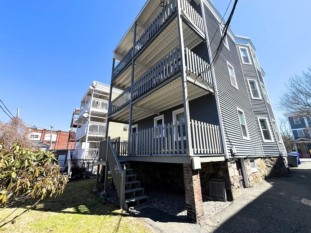 3907 Washington St, Jamaica Plain