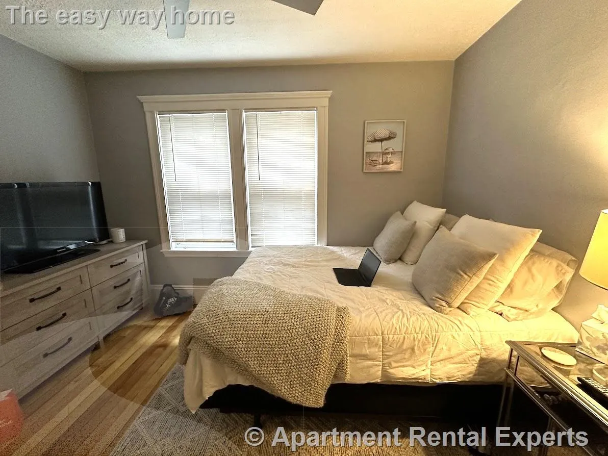 207 Boston Ave, Tufts