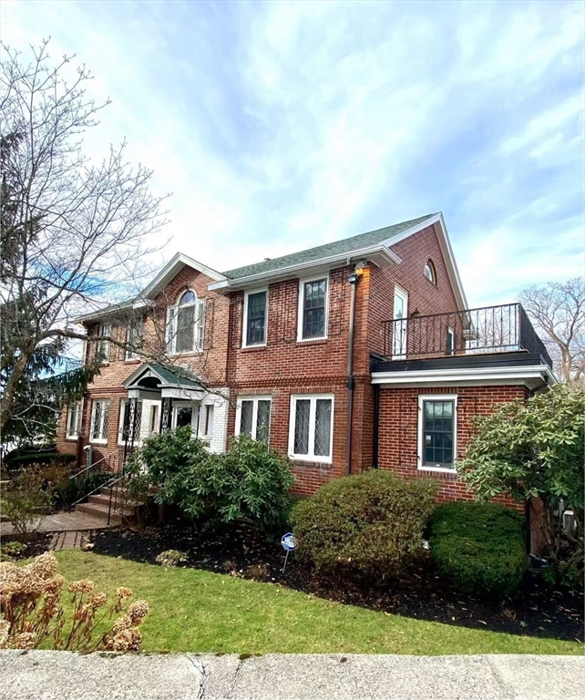 2 Arden Rd, Watertown