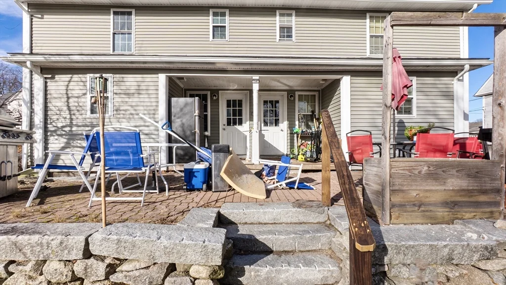 6 Crescent St, Whitinsville