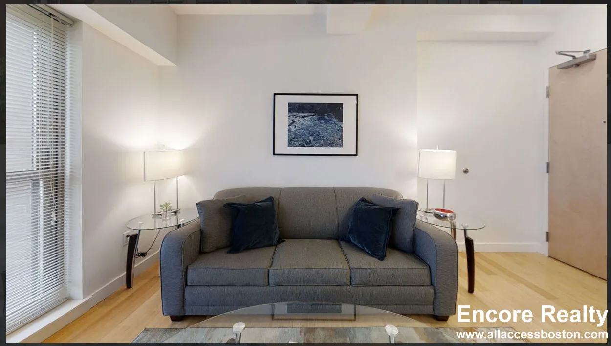 1085 Boylston St, Fenway