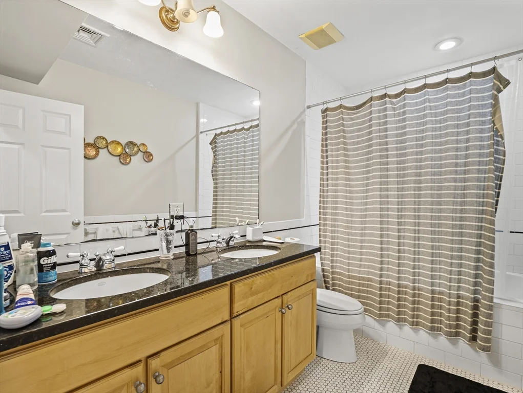 157 W 6th St, South Boston