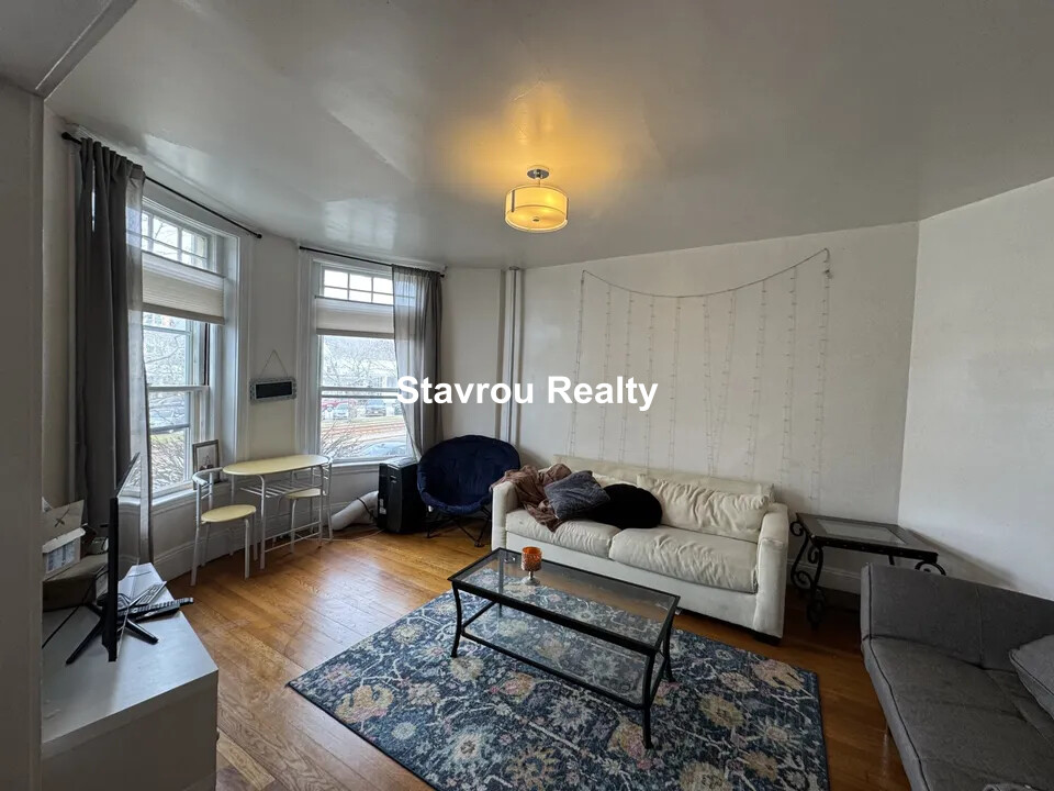 1681 Beacon St, Aspinwall Hill