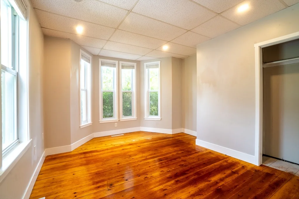 18 Drew Ave, Weymouth
