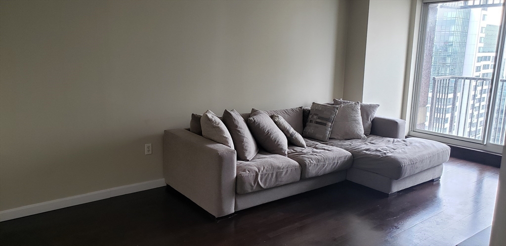 8 Museum Way, East Cambridge