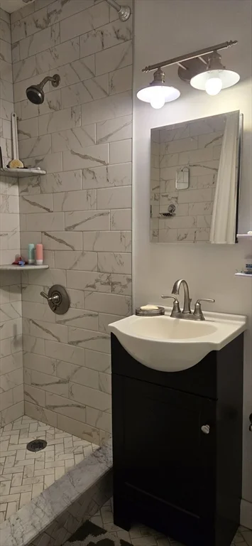 65 E India, Waterfront