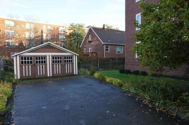 8 Howell, Dorchester