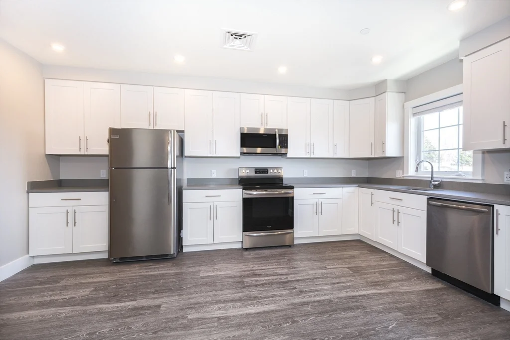 50 Country Way, Scituate