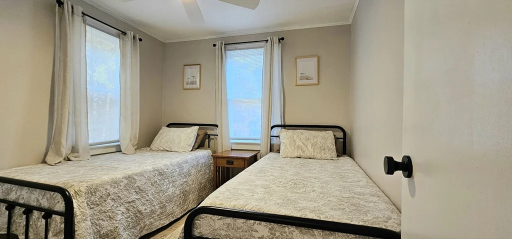 93 Ploughed Neck Rd, East Sandwich