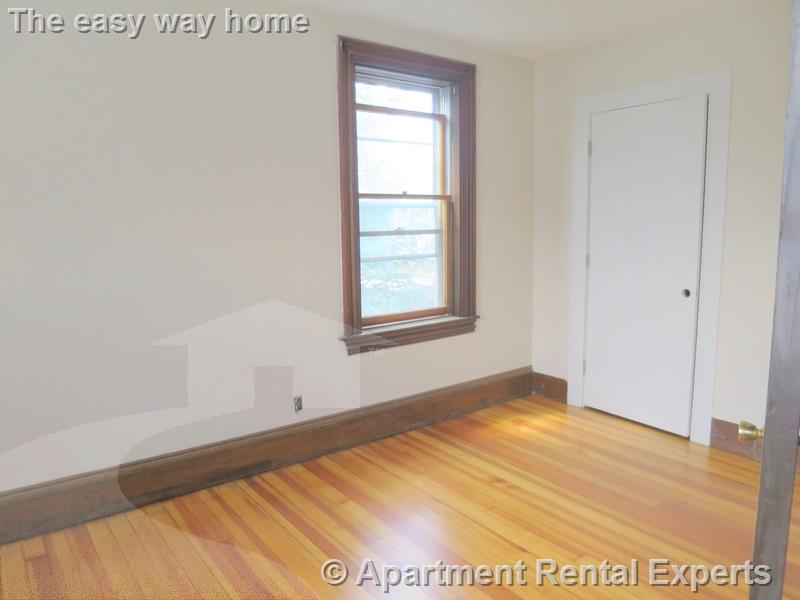 252 Harvard St, Tufts