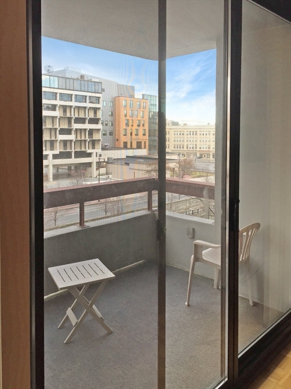 566 Commonwealth Ave, Fenway