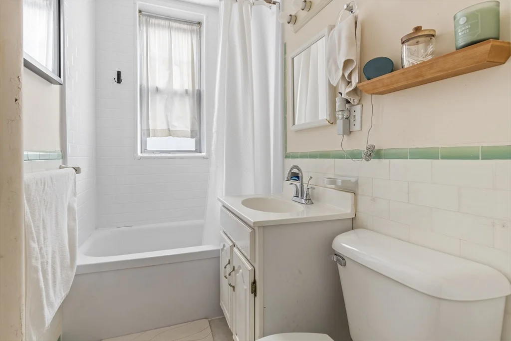 242 S Huntington Ave, Jamaica Plain