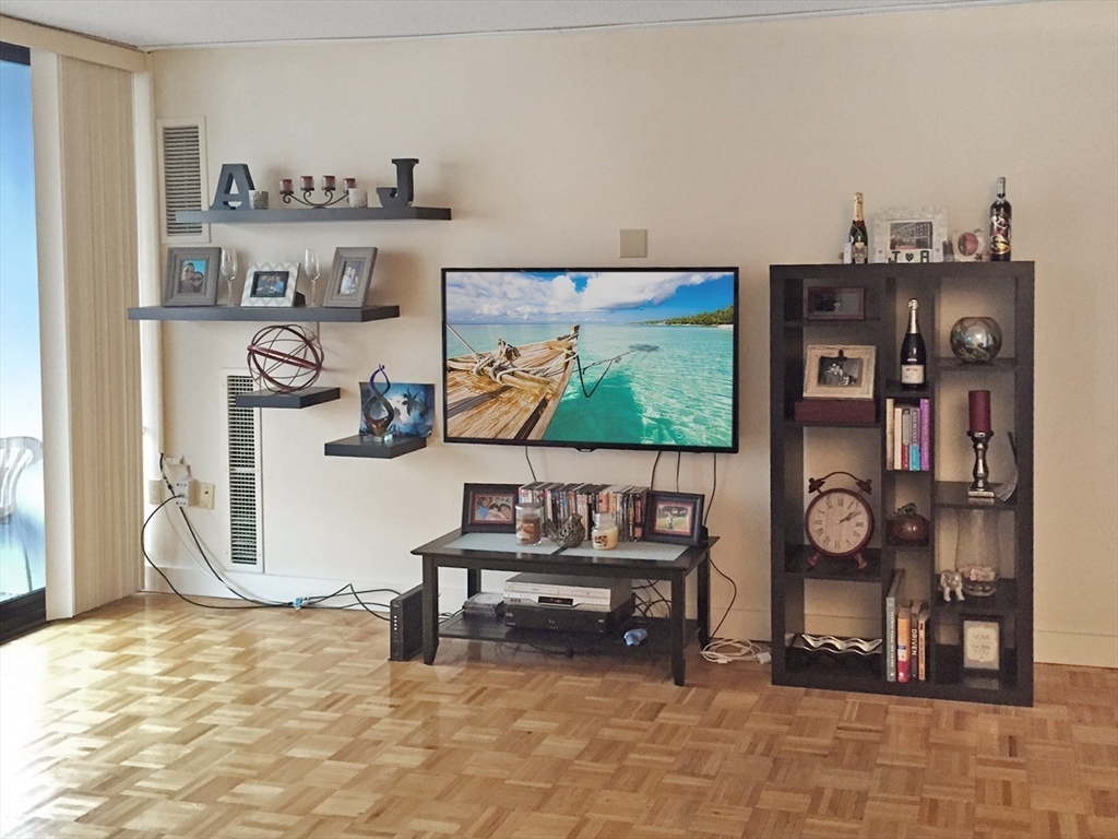 566 Commonwealth Ave, Fenway