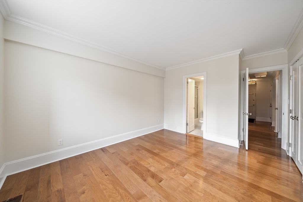 27 Chestnut St, Beacon Hill