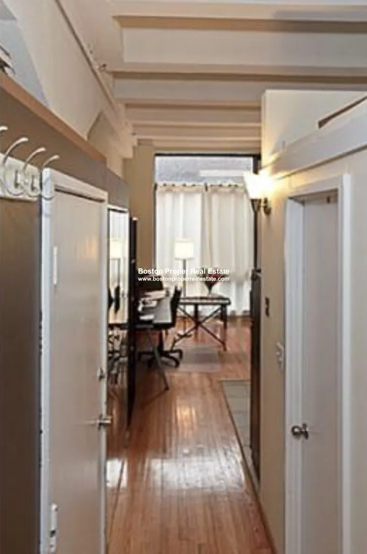 12 Stoneholm St, Fenway