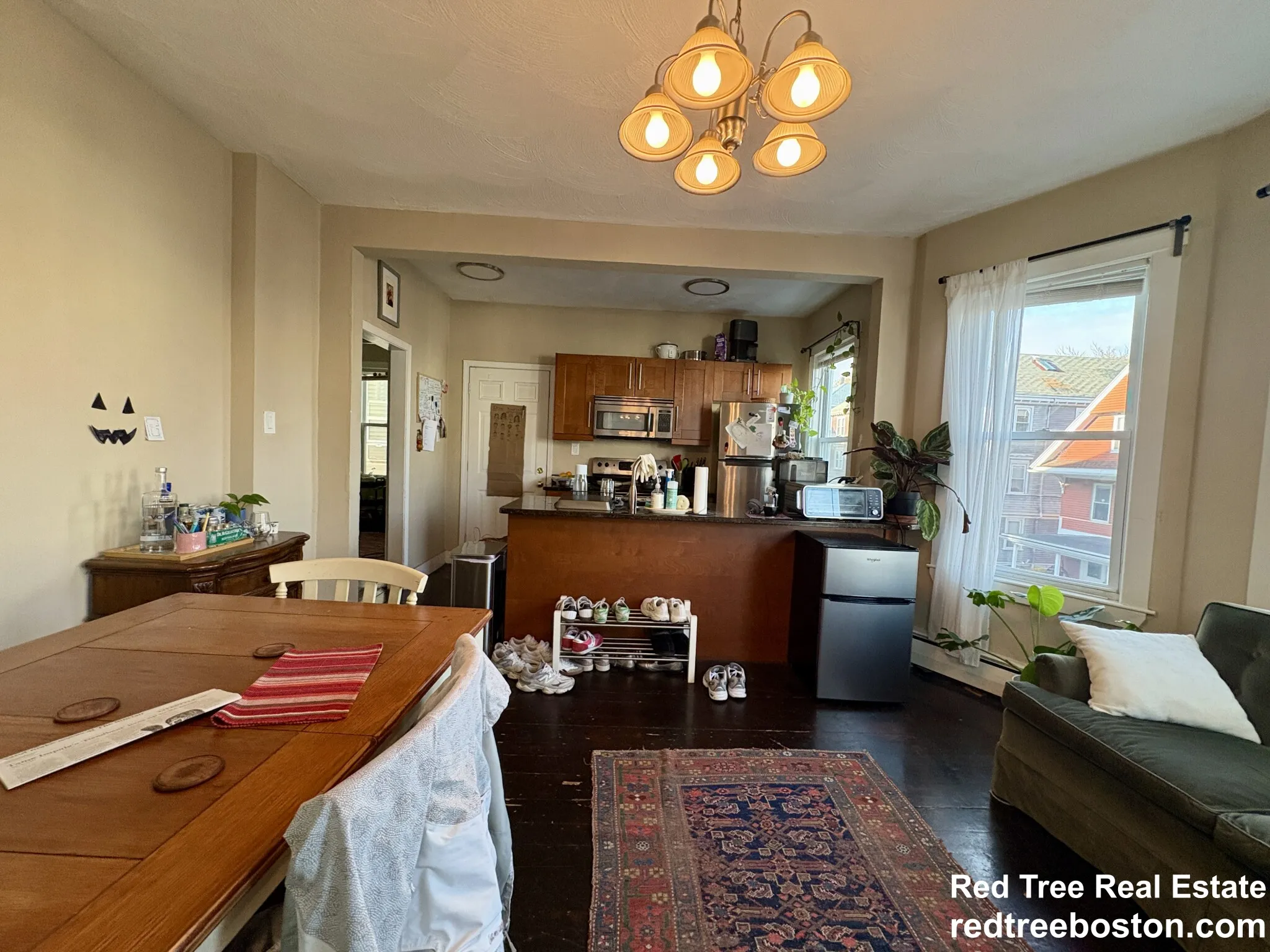 72 Hillside St, Mission Hill