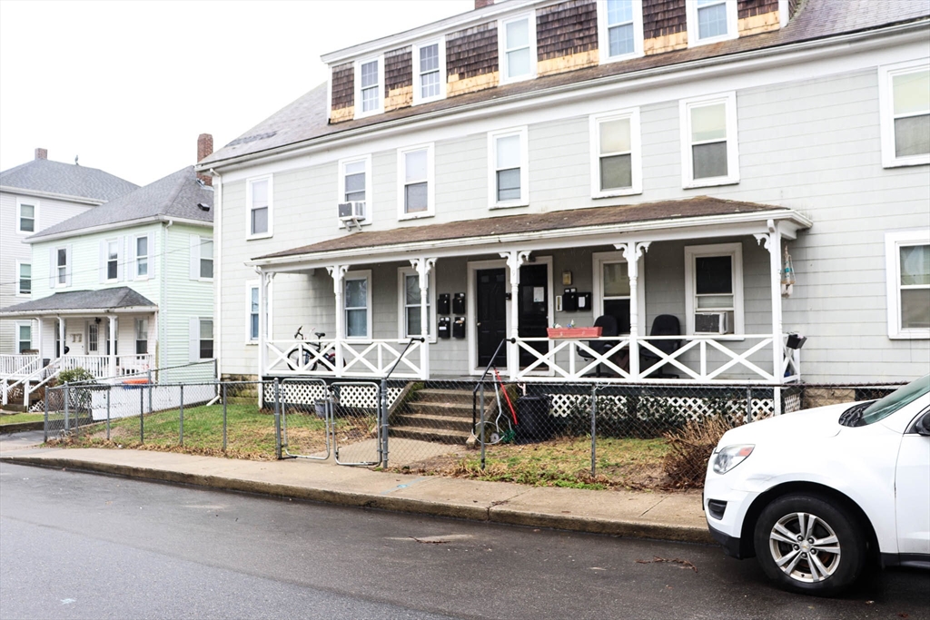 9 Forest Ave Ct, Plymouth