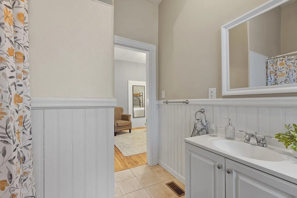 113 Main St, Pepperell