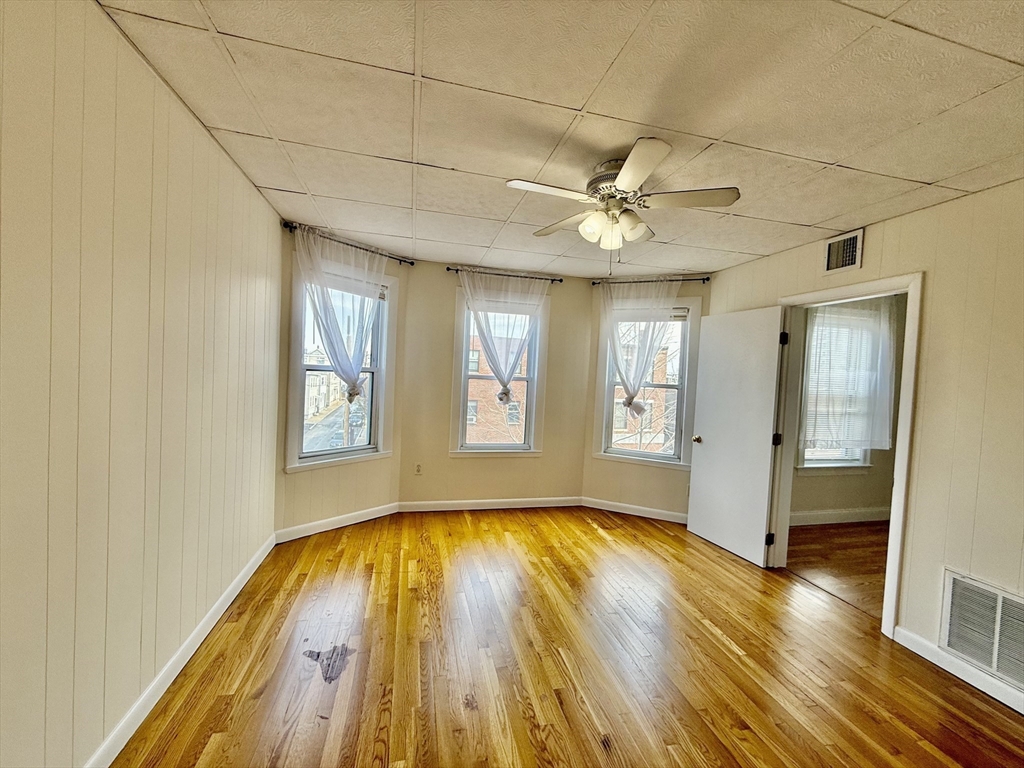 724 Cambridge St, Wellington-Harrington