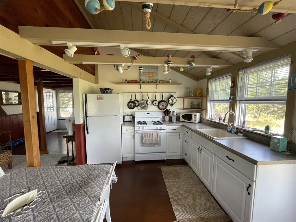 28 Brighton St, Green Harbor