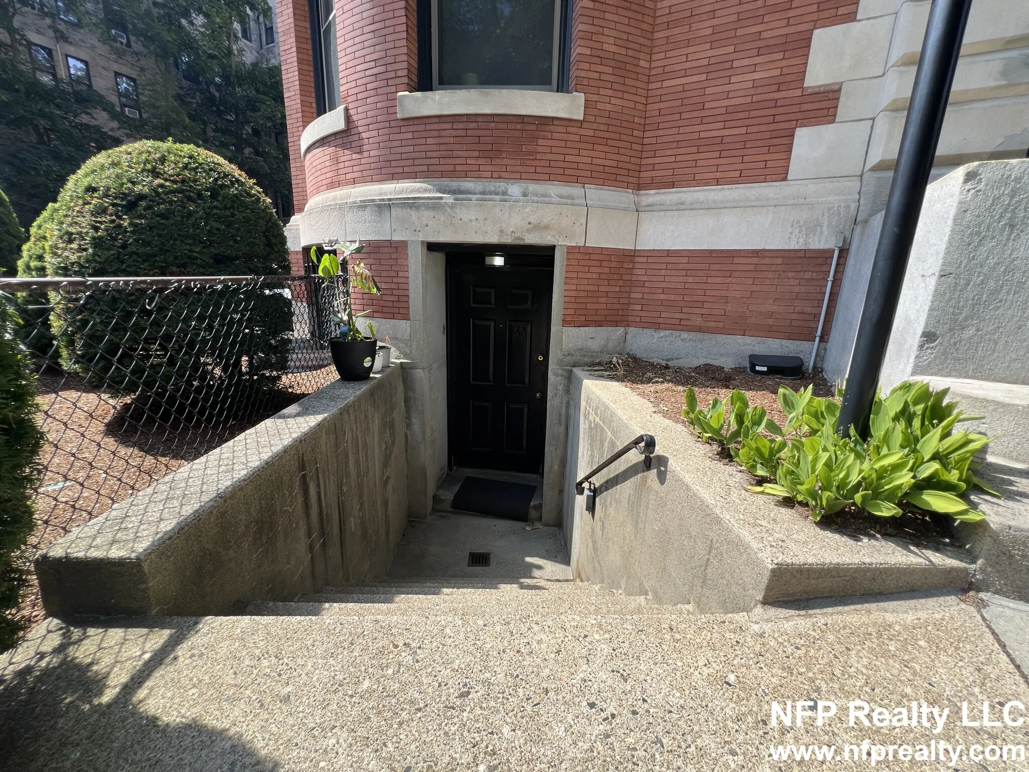 1064 Beacon St, Longwood