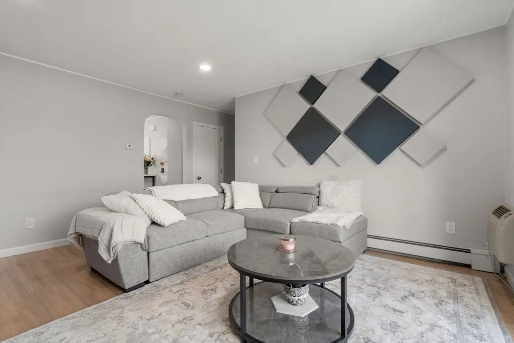 23 Westgate Rd, West Roxbury