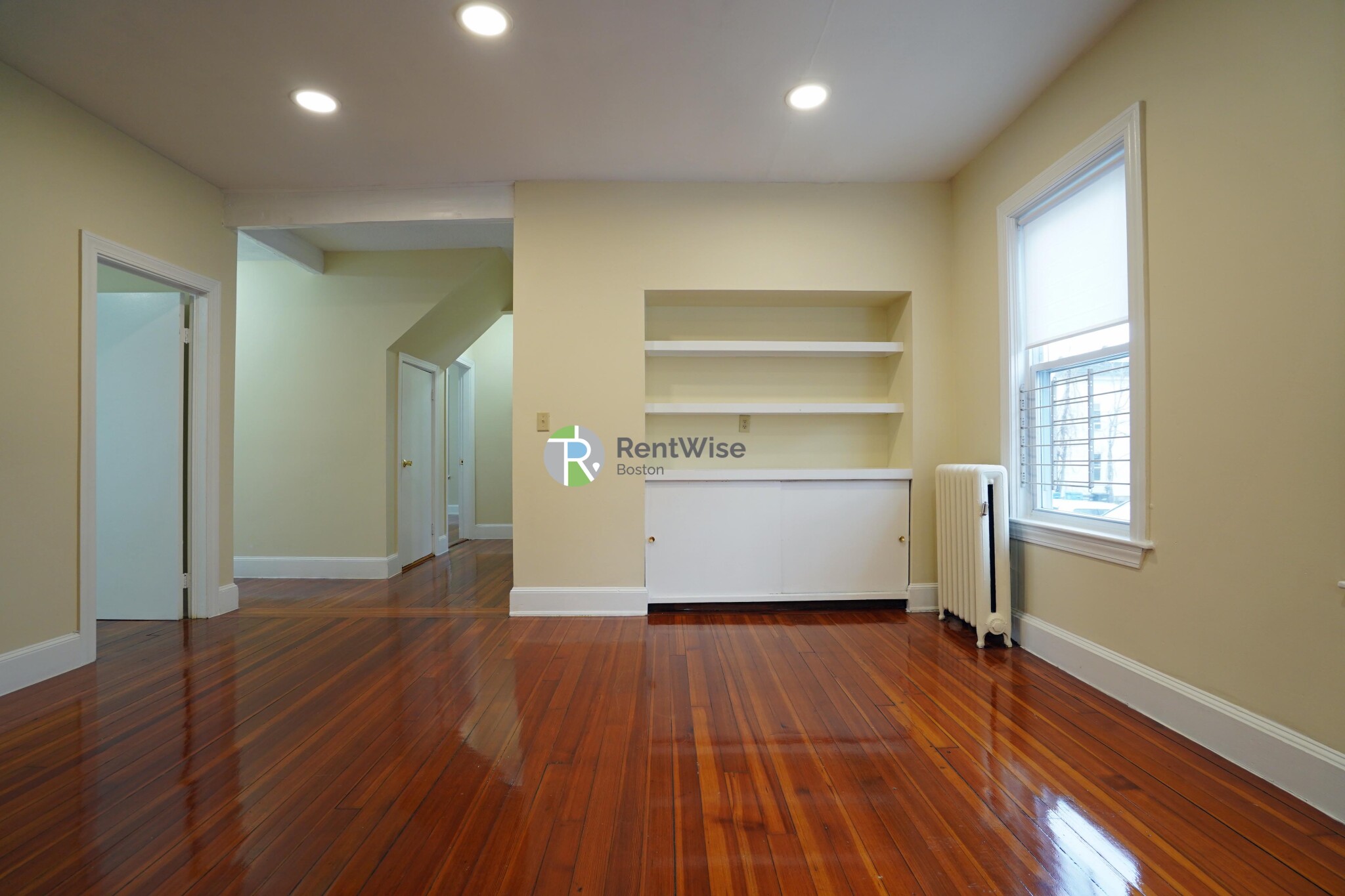 82 Robbins Pl, South Side