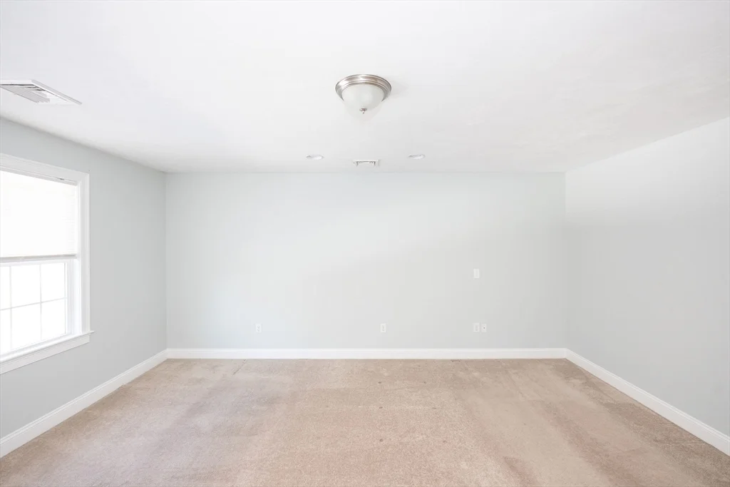 4 Cyrus Way, Northborough