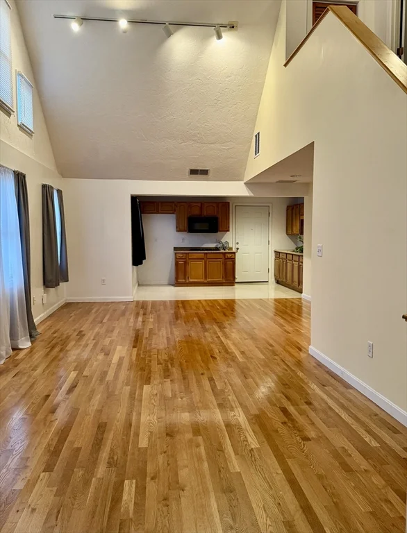 38 North Main St, Carver