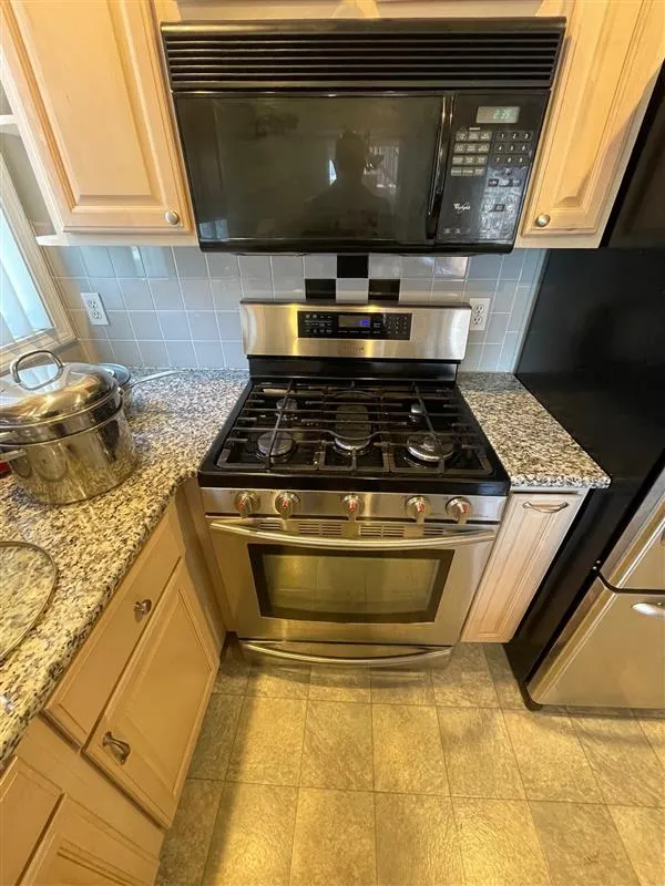 112 Boston Ave, Powder House Square