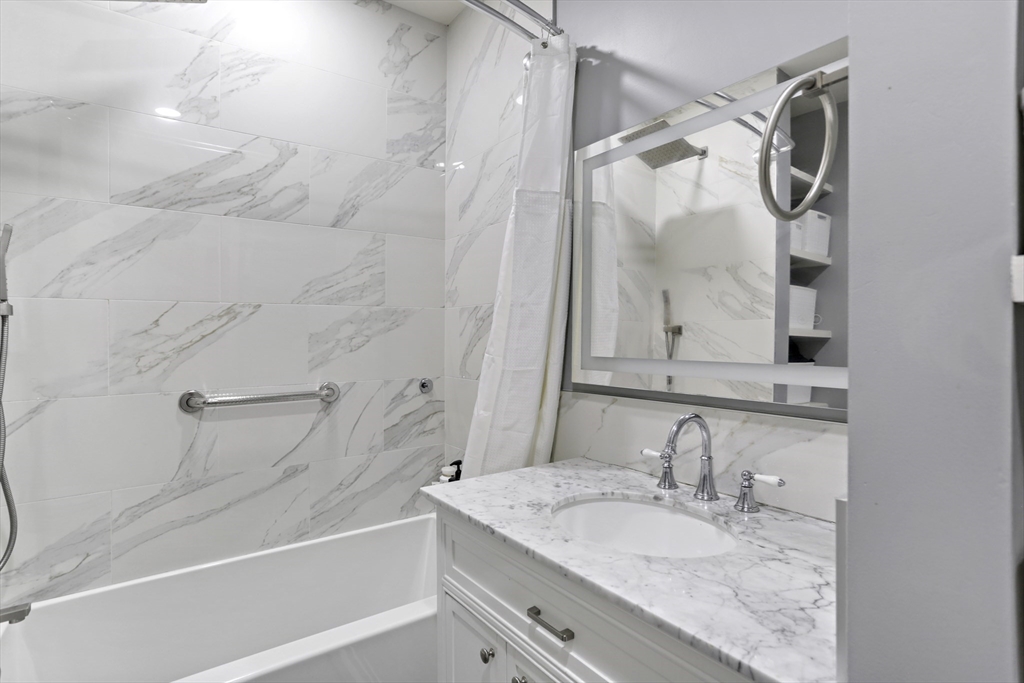 1283 Massachusetts Ave, Arlington Heights